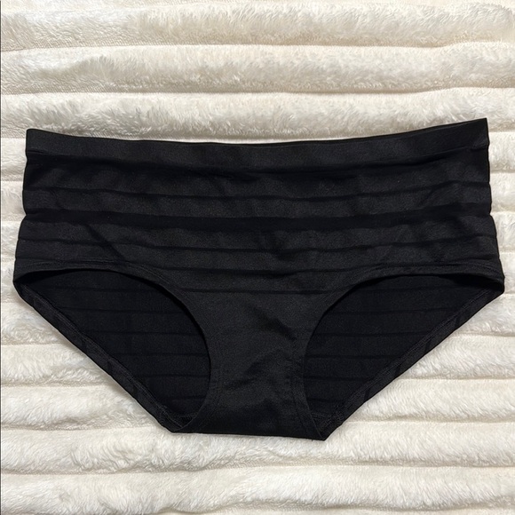 VS Hiphugger Panty - Picture 1 of 4